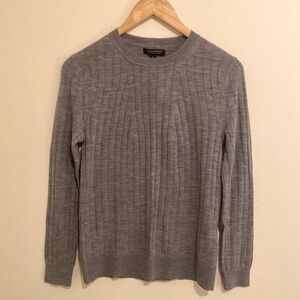 Banana Republic Women’s 100% Merino Wool Grey Crewneck Sweater Size M NWT